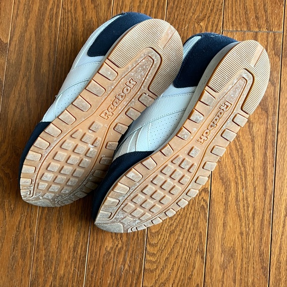 Mens Reebok Sneaker - Picture 3 of 4